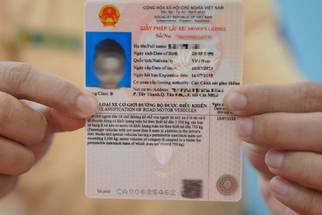 Giấy phép lái xe hạng B có ghi chi tiết các loại phương tiện được phép điều khiển